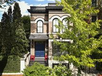A PREMIERE LOCATION IN THE HEART OF LINCOLN PARK