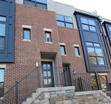 LUXURY LIFESTYLE IN THIS MODERN TOWNHOME