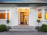 AN ELEGANT BUNGALOW HOME