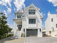 BEAUTIFULLY APPOINTED NEWLY BUILT CUSTOM HOME