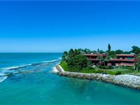 LANDMARK GULF-FRONT PROPERTY