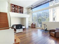 PRIVATE MANSION IN THE PLAINE MONCEAU NEIGHBOURHOOD