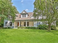 SUNNY AND SPACIOUS FAMILY HOM