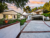 UNIQUE GATED COMPOUND TUCKED IN BEAUTIFUL HILLS