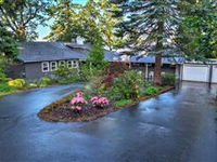 IMMACULATELY RESTORED 1920S HOME