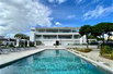 SPACIOUS APARTMENT IN SEA-FRONT RESIDENCE