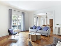 A BRIGHT AND OPEN APARTMENT