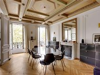 REMARKABLE ENTIRELY RENOVATED APARTMENT