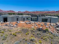 LUXURY ONE-LEVEL RESIDENCE IN ENTRADAAT SNOW CANYON