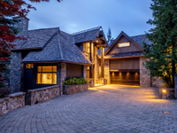 ELEGANT MOUNTAINSIDE WHISTLER RESIDENCE