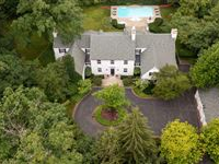 AN IDYLLIC RETREAT IN THE HEART OF TOWN