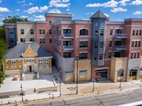LUXURY CONDOMINIUM IN NAPERVILLE