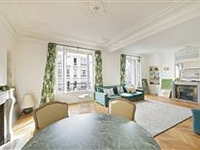 BRIGHT APARTMENT ON THE THIRD FLOOR