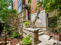 A STUNNING RESIDENCE IN RIVER NORTH