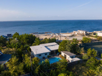 IMMACULATE NEWLY RENOVATED BEACH HOME