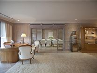 OUTSTANDING FLAT WITH LARGE TERRACE