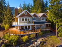 BOWEN ISLAND FAMILY HOME WITH VIEWS