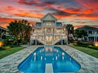 IMPECCABLY MAINTAINED RESIDENCE WITH AMAZING VIEW