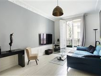 LIGHT-FILLED CHIC APARTMENT IN A BEUATIFUL BUILDING