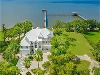 VACAY YEAR-ROUND IN ONE OF THE MOST MAGNIFICENT PROPERTIES IN HISTORIC LEWISBURG