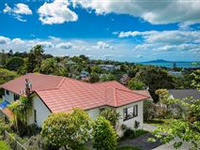 FANTASTIC 1980S FAMILY HOME