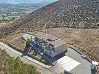 GORGEOUS CONTEMPORARY CUSTOM MANSION IN HIGHLY SOUGHT-AFTER AGUA DULCE