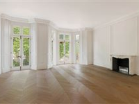 UNIQUE AND BEAUTIFULLY PRESENTED FIRST FLOOR APARTMENT