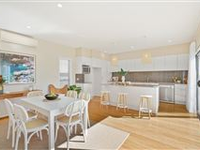 BRIGHT AND SUNNY BEACHSIDE TOWNHOUSE