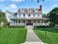 PICTURESQUE CUSTOM BUILT MODERN FARMHOUSE
