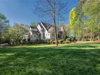 WONDERFUL HOME LOCATED IN THE VILLAGE