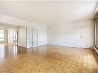 LIGHT-FILLED SAPCIOUS APARTMENT IN A PEACEFUL STREET