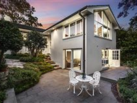 PEACEFUL VINTAGE SANCTUARY WITH STYLISH RENOVATIONS