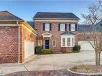 LUXURY TOWNHOME IN MYERS PARK