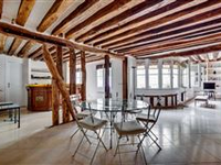 CHARMING CONDO IN THE LIVELY RUE DE BUCI