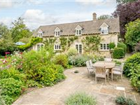 CHARMING PERIOD HOUSE WITH SEPARATE OFFICE/WORKSHOP AND A BEAUTIFUL GARDEN
