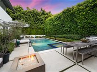 SLEEK AND PRIVATE ENTERTAINERS DREAM