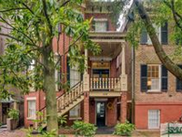 EXPERIENCE THE ULTIMATE IN DOWNTOWN SAVANNAH LIVING