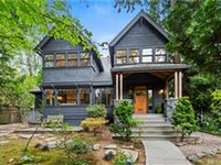 ONE-OF-A-KIND IN IDEAL SETTING