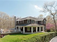 PRIVATE AND SECURE ESTATE IN WATER MILL