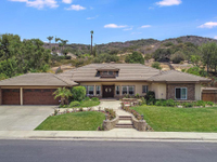 BRIGHT AND OPEN SINGLE STORY IN LYNNMERE COMMUNITY