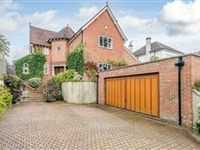 WONDERFULLY PRESENTED FAMILY HOME IN SALISBURY