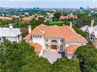 A STUNNING TRANSITIONAL GOLF COURSE HOME