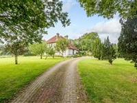 CHARMING CHARACTERFUL FARMHOUSE IN HAILSHAM