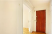 FLOOR THROUGH APARTMENT WITH BRIGHT LIVING AREA