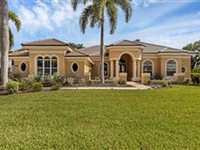 LAKESIDE RESIDENCE WITH SUPERIOR GRANDEUR