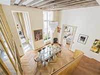 TASTEFULLY RENOVATED APARTMENT