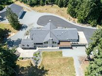 SPECTACULAR ESTATE WITH ALL THE AMENITIES AND MOUNTAIN VIEWS