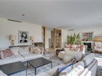 IMMACULATE BRIGHT AND SUNNY APARTMENT