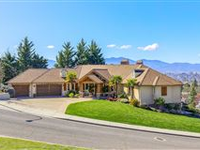 CAPTIVATING NORTHWEST STYLE CUSTOM HOME