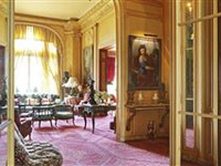 MAGNIFICENT RECEPTION APARTMENT ON PRIVATE STREET